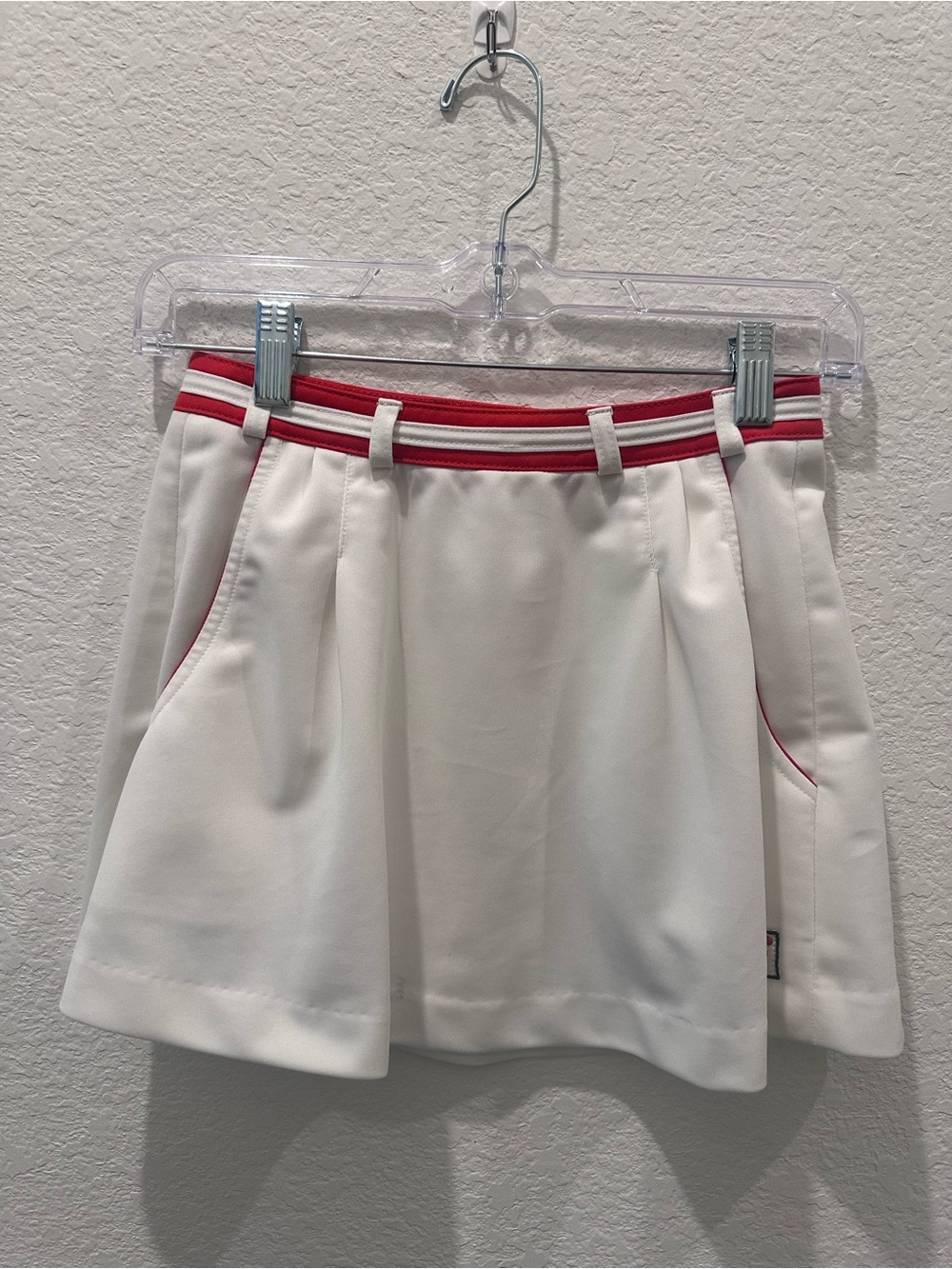 Vintage Fila Tennis Skirt White Red Trim Pleated Sporty Mini Skirt Womens Size 4